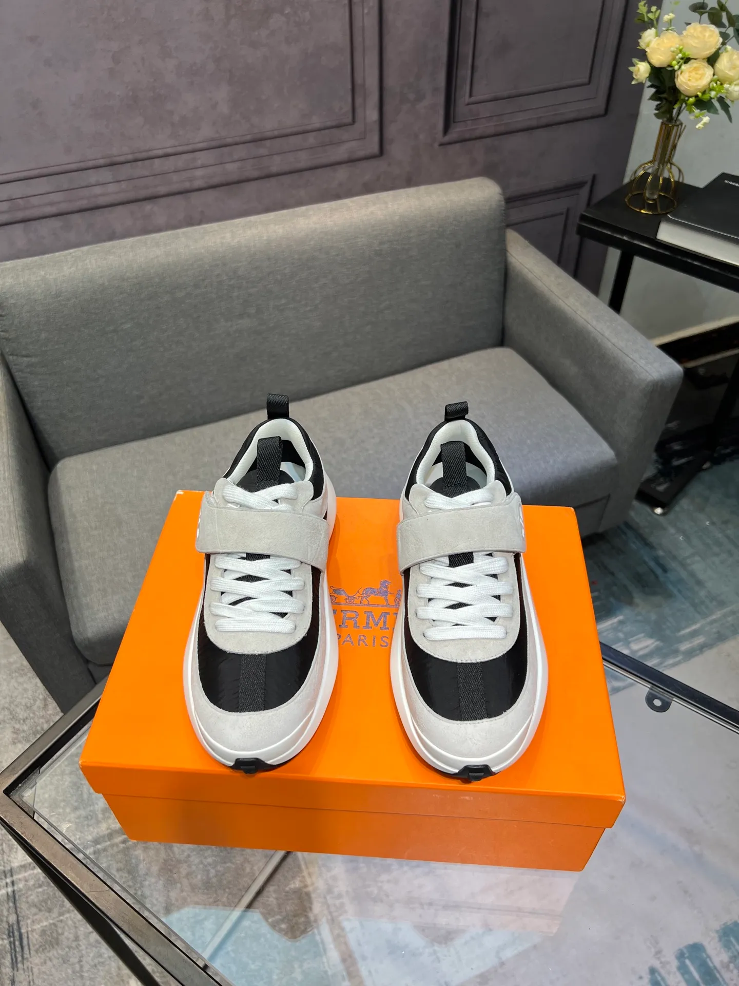 Men's shoes 💰600 Actual photos 🎬 [Hermès] Couple style, official website synchronization Counter quality French Paris catwalk style Simple and classic Imported original fabric Original 1:1 outsole! The highest version on the market! Size: Female 35-41. Male 39-45 (female 41, male 45 customized)